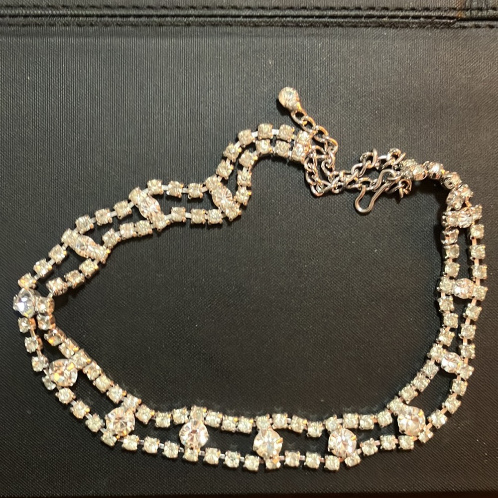 Elegant Rhinestone Choker - Picture 2 of 3